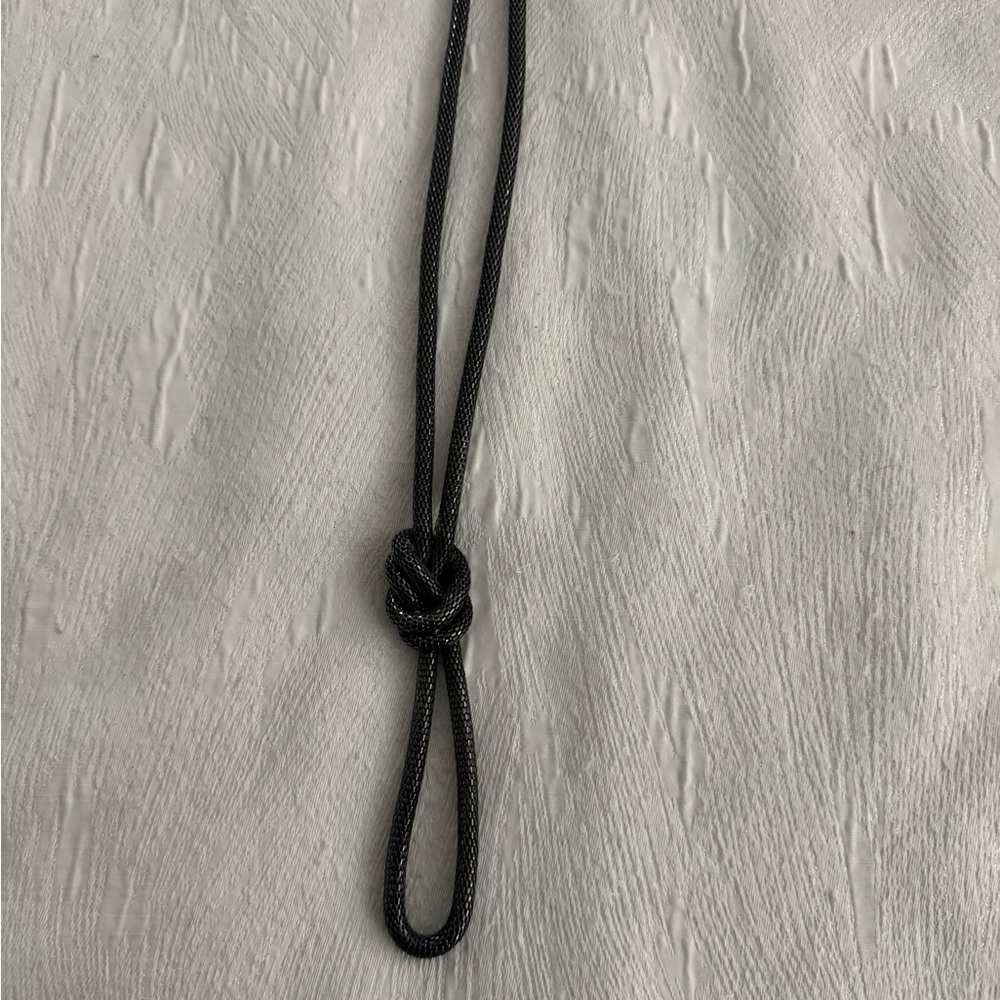 Knotted necklace